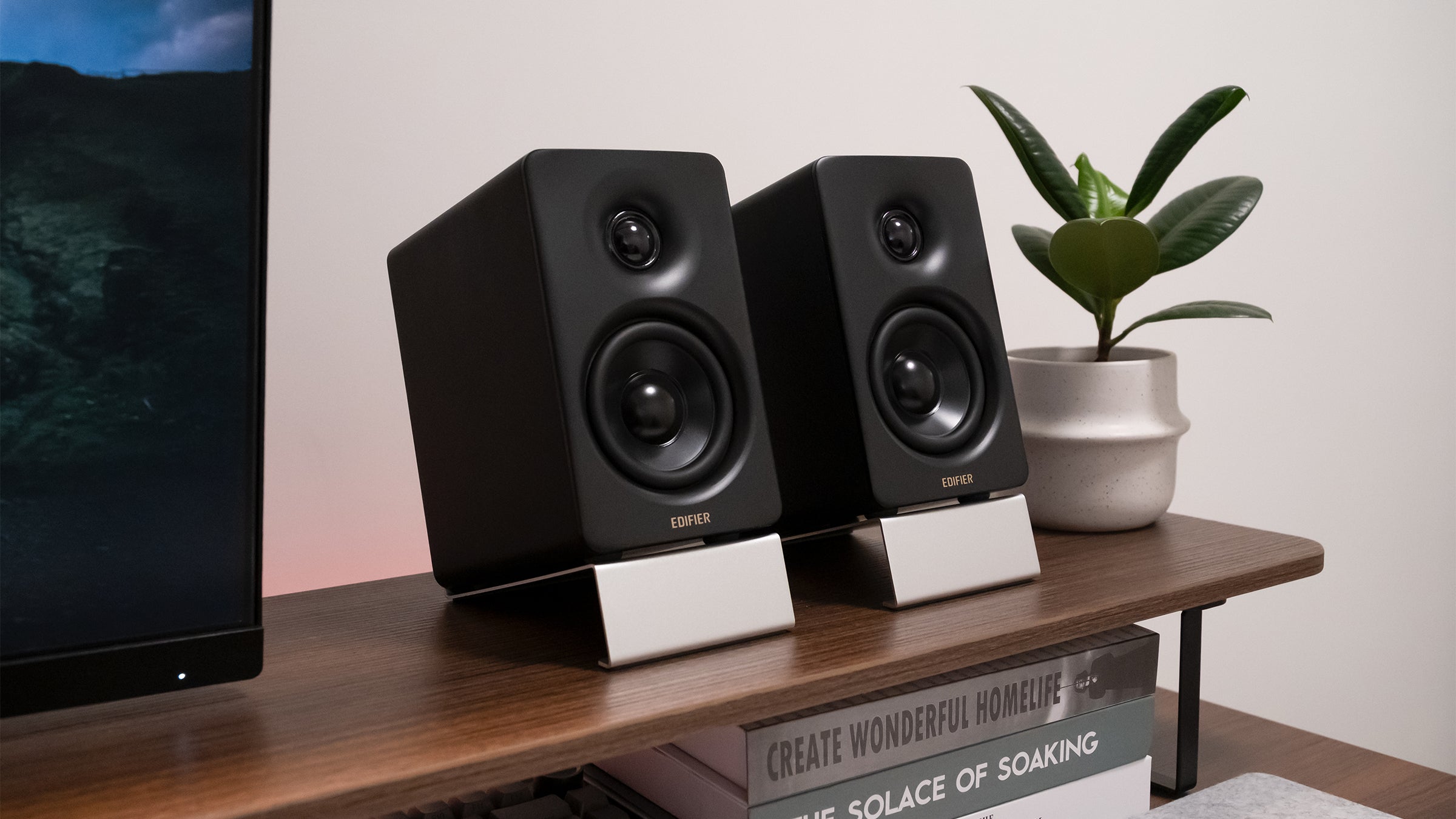 M60 – Edifier Enterprises Canada Inc